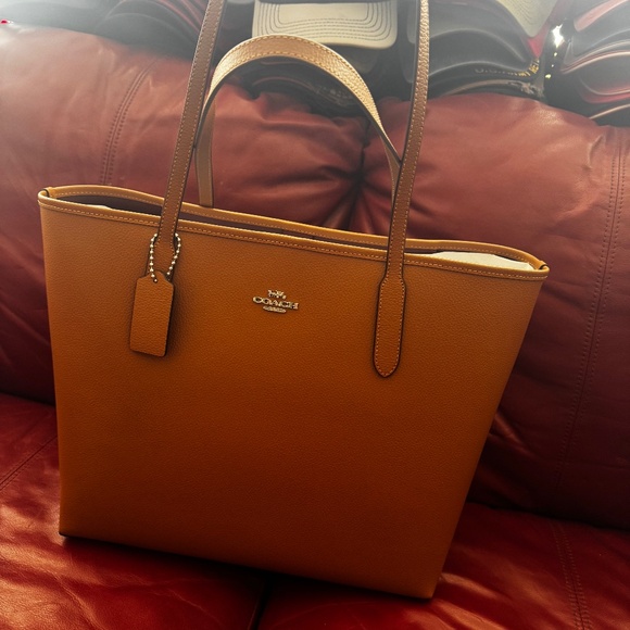 NWT Coach Leather City Tote Bag - Picture 1 of 7